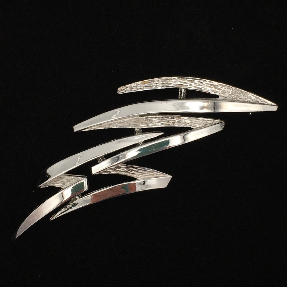 Vintage Crown Trifari Modernist Silvertone Zigzag Brooch Pin